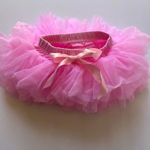 Used Baby Girls Fluffy Soft and Smooth Tutu Skirt with Diaper Cover. Size 6-12m